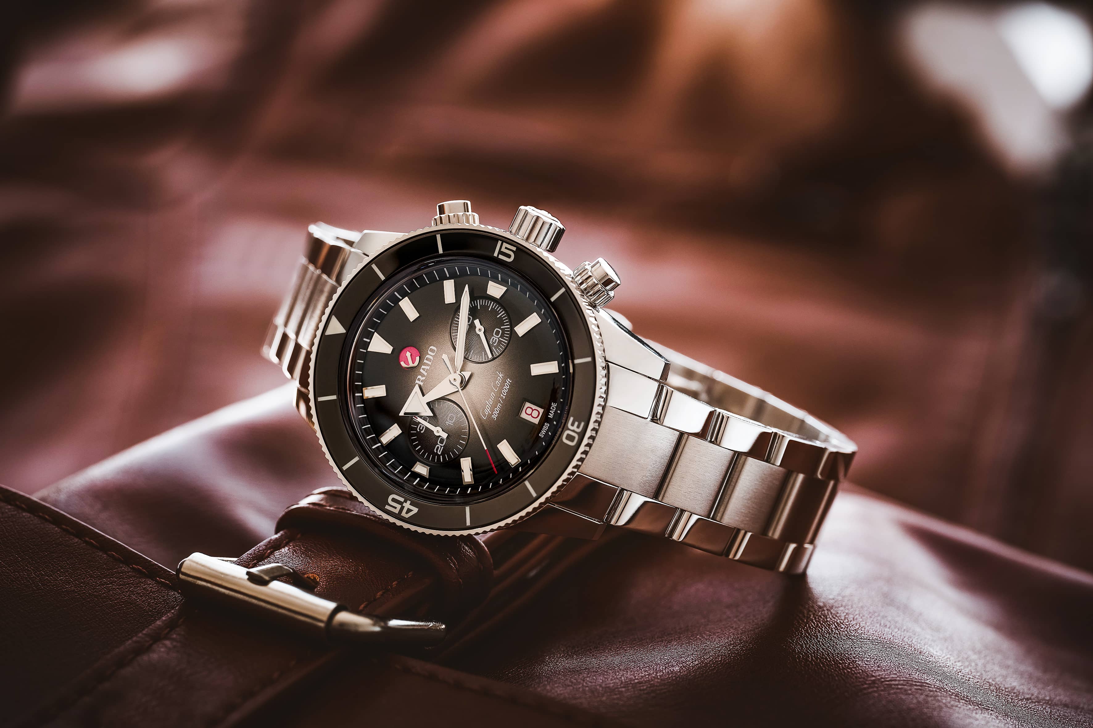 RADO Captain Cook – שילוב של עיצוב יוקרתי ורצועת עור אלגנטית RADO Captain Cook automatic watch on leather strap