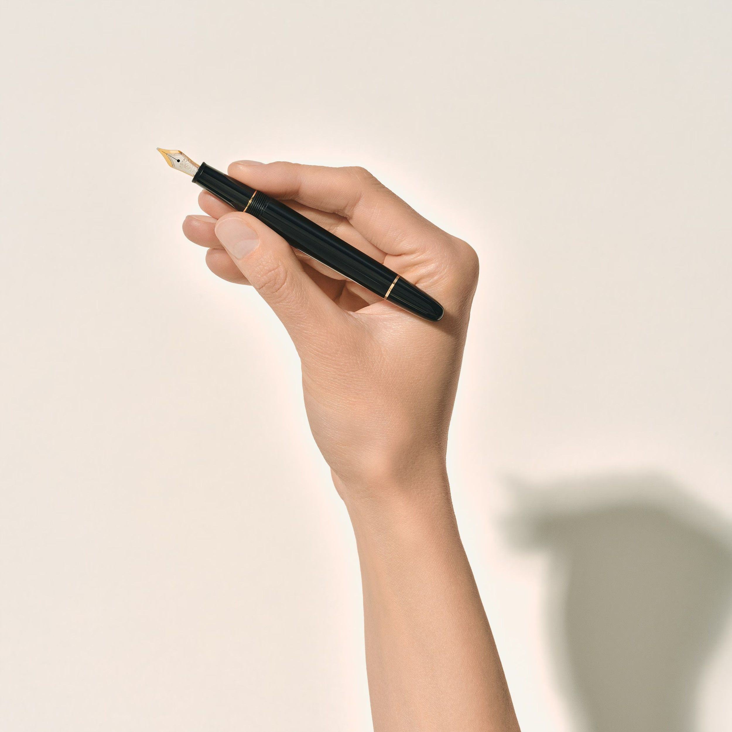 �� ���� ������ Montblanc Meisterst?ck Classique Fountain Pen M MB132464