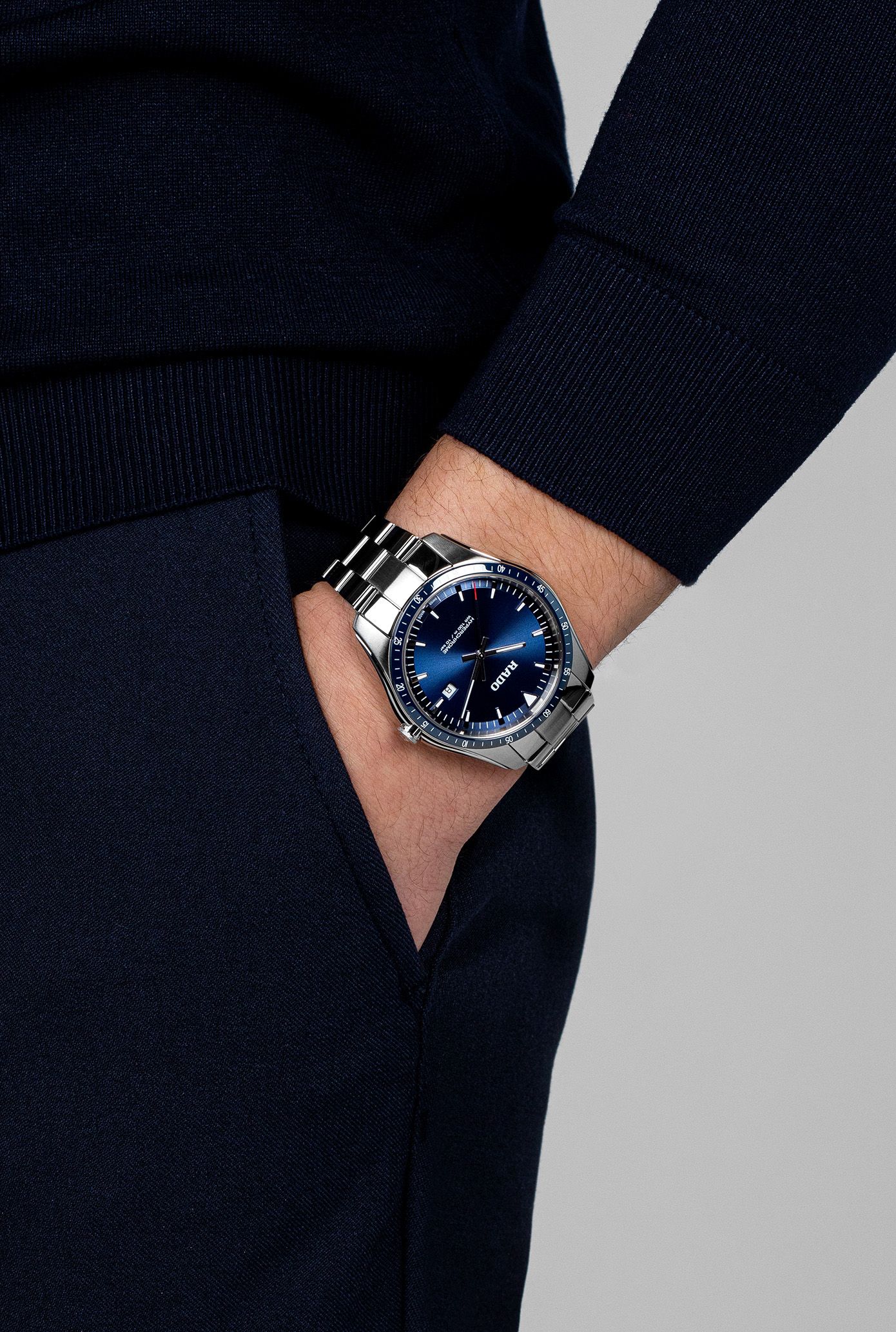 RADO HyperChrome R05023020 On Wrist RADO HyperChrome R05023020 כחול על פרק היד