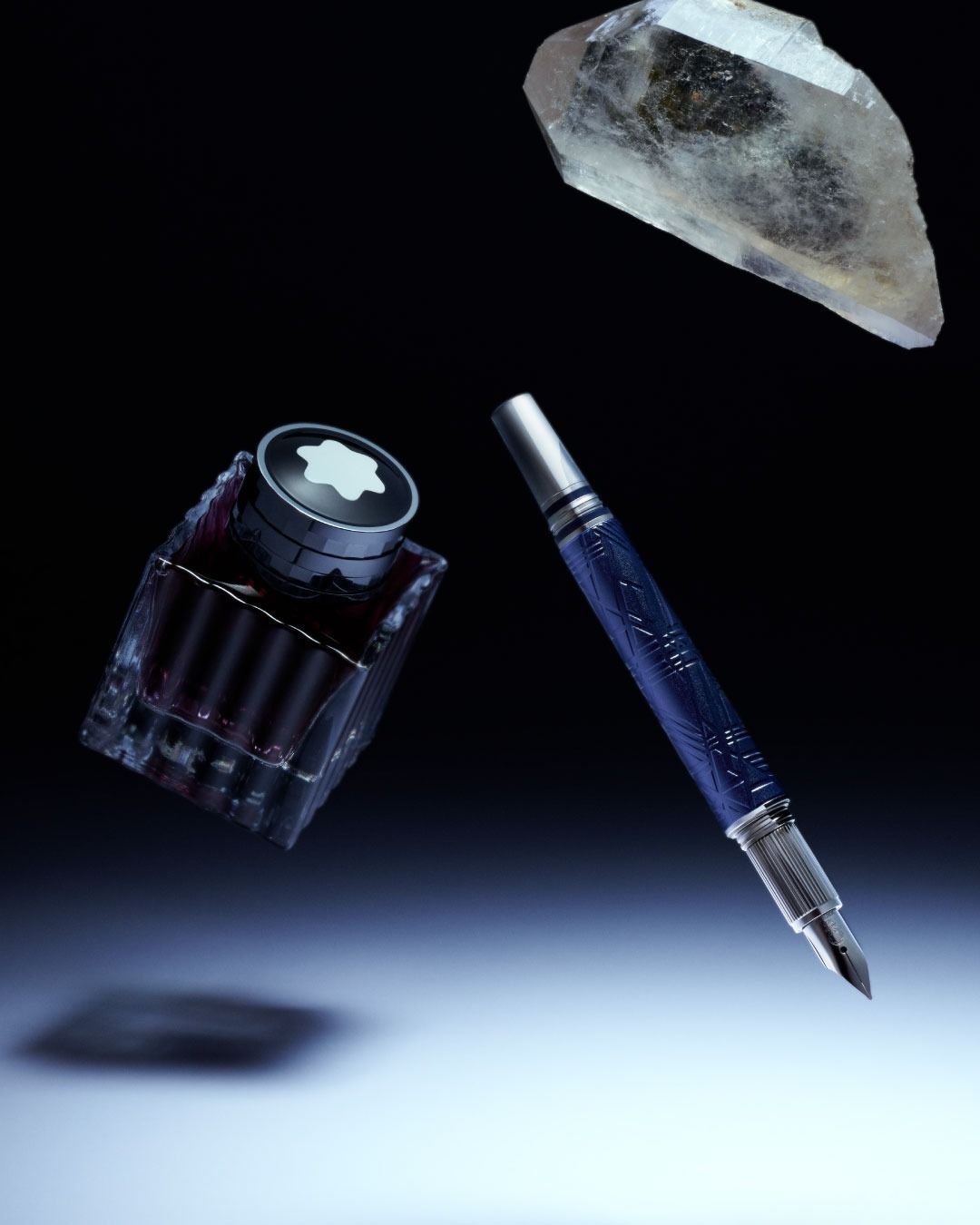 עט Montblanc StarWalker SpaceBlue לצד דיו